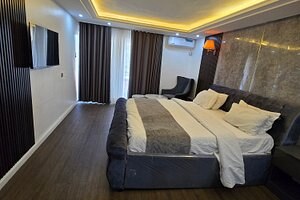 Enitona Hotel